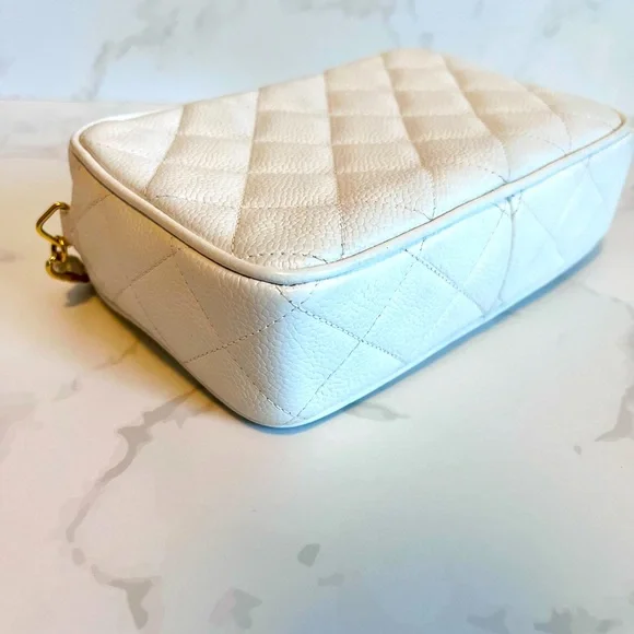 SOLD Small Vintage CHANEL White Caviar Camera Bag - Picture 6 of 16
